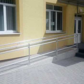 Kovové madlá