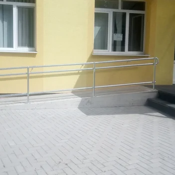 Kovové madlá