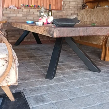stoly a podnože z kovu na mieru